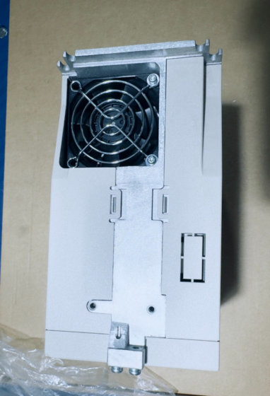 SGD7S-180A00B202 is a single-axis general-purpose AC servo drive under YASKAWA Σ-7 (Sigma-7) series. It is a standard model with 200V voltage class, matching 2kW-class servo motors. Equipped with dual command interfaces of pulse train and analog voltage, it supports full-mode control including position,