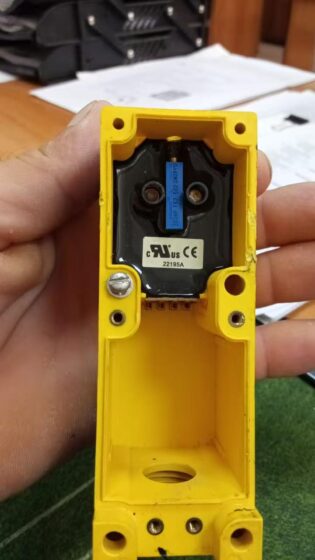 The SBF1 itself is a Scanner Block, belonging to modular split fiber amplifiers. A complete operating system consists of four categories: Mandatory Core Modules, Fiber Optic Sensing Accessories, Mounting Hardware, and Replacement Spare Parts.
