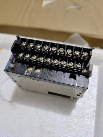 OMRON CJ1W-AD081-V1 8-Channel Analog Input Module