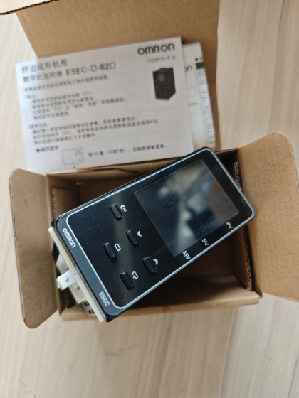 OMRON E5EC-QR2ASM-820 Digital Temperature Controller
