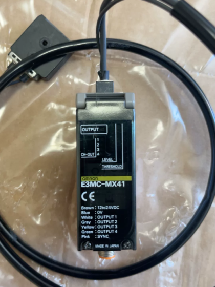 OMRON E3MC-MX41 Color Mark Sensor