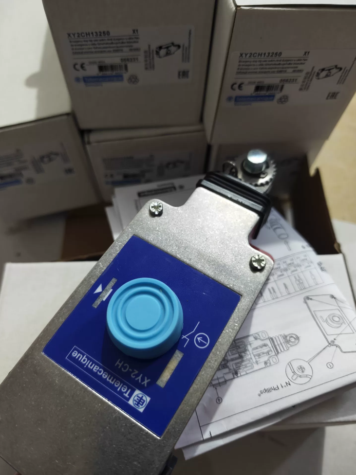  Schneider XY2CH13250 Latching Emergency-Stop Rope-Pull Switch