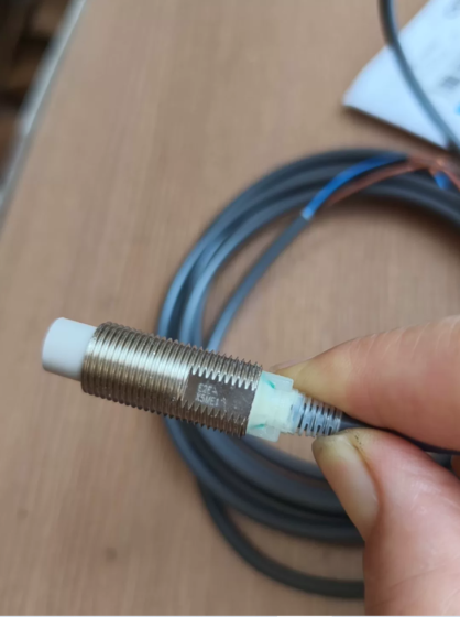 Omron E2E-X5ME1 Inductive Proximity Sensor