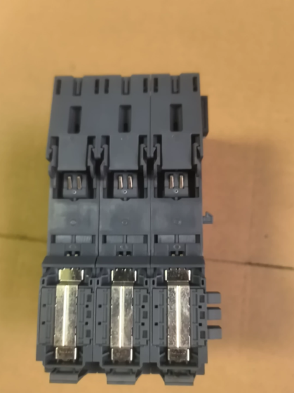 Siemens 6ES7132-6HD01-0BB1 Relay Output Module