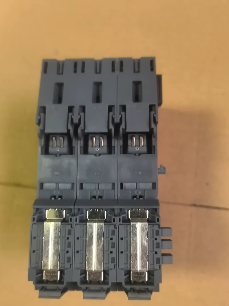 Siemens 6ES7132-6HD01-0BB1 Relay Output Module