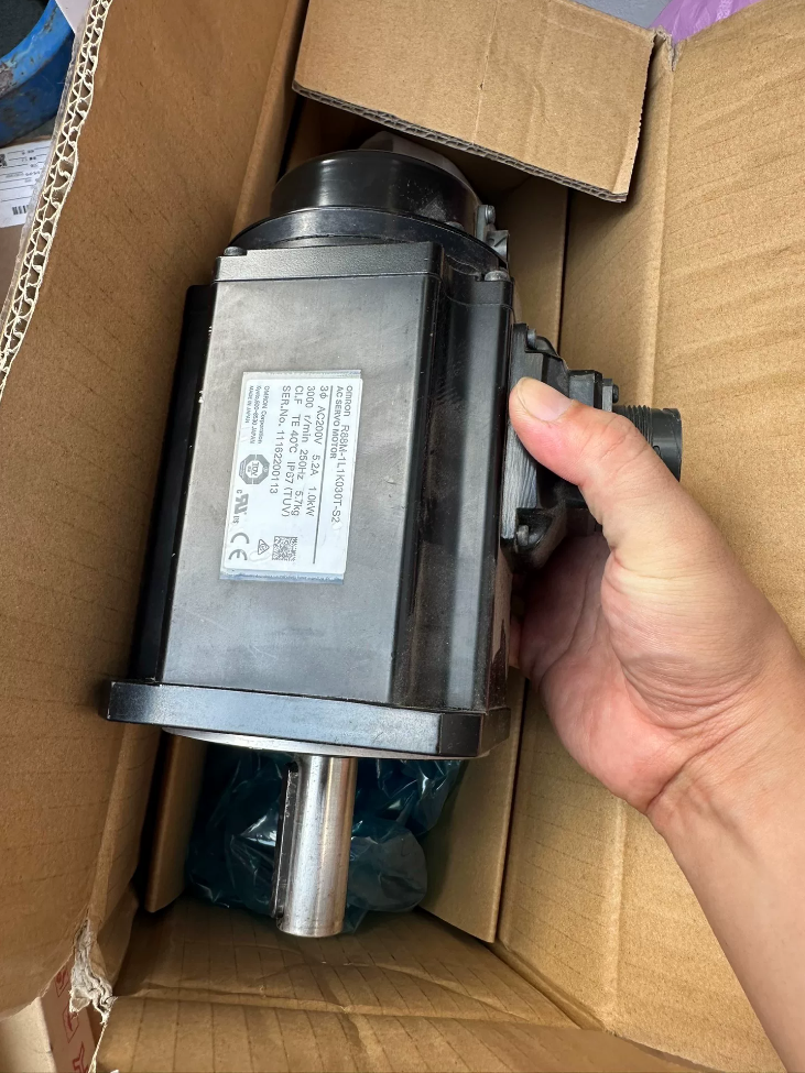 OMRON Servo Motor R88M-1L1K030T-S2
