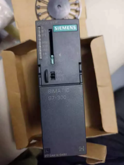 The control panel is packaged separately and is not pre-installed on the variable frequency drive. The control panel is packaged separately and is not pre-installed on the variable frequency drive.